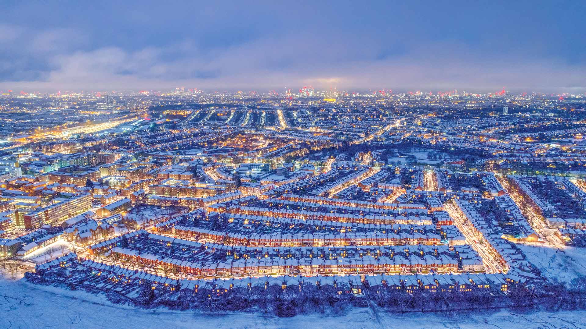 Aerial view of Hornsey, Crouch End and the City of London (© Matt Cooper/Gallery Stock)(Bing United Kingdom)