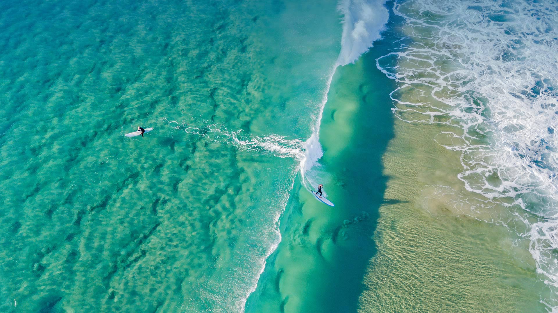 黄金海岸上的冲浪者，澳大利亚 (© Darren Tierney/Getty Images)(Bing China)