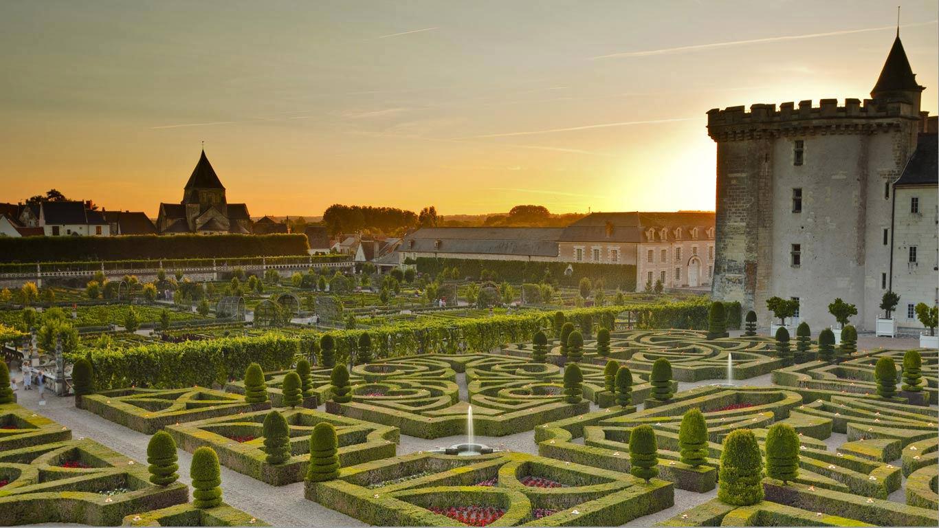 Le château de Villandry et ses jardins au coucher du soleil, Indre-et-Loire, Région Centre (© Julian Elliott/Getty Images)(Bing France)