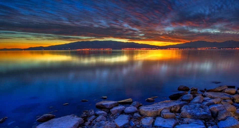 黄昏中寂静的美国犹他州盐湖城 -- Great Salt Lake Landscapes & More/Getty Images &copy; (Bing China)