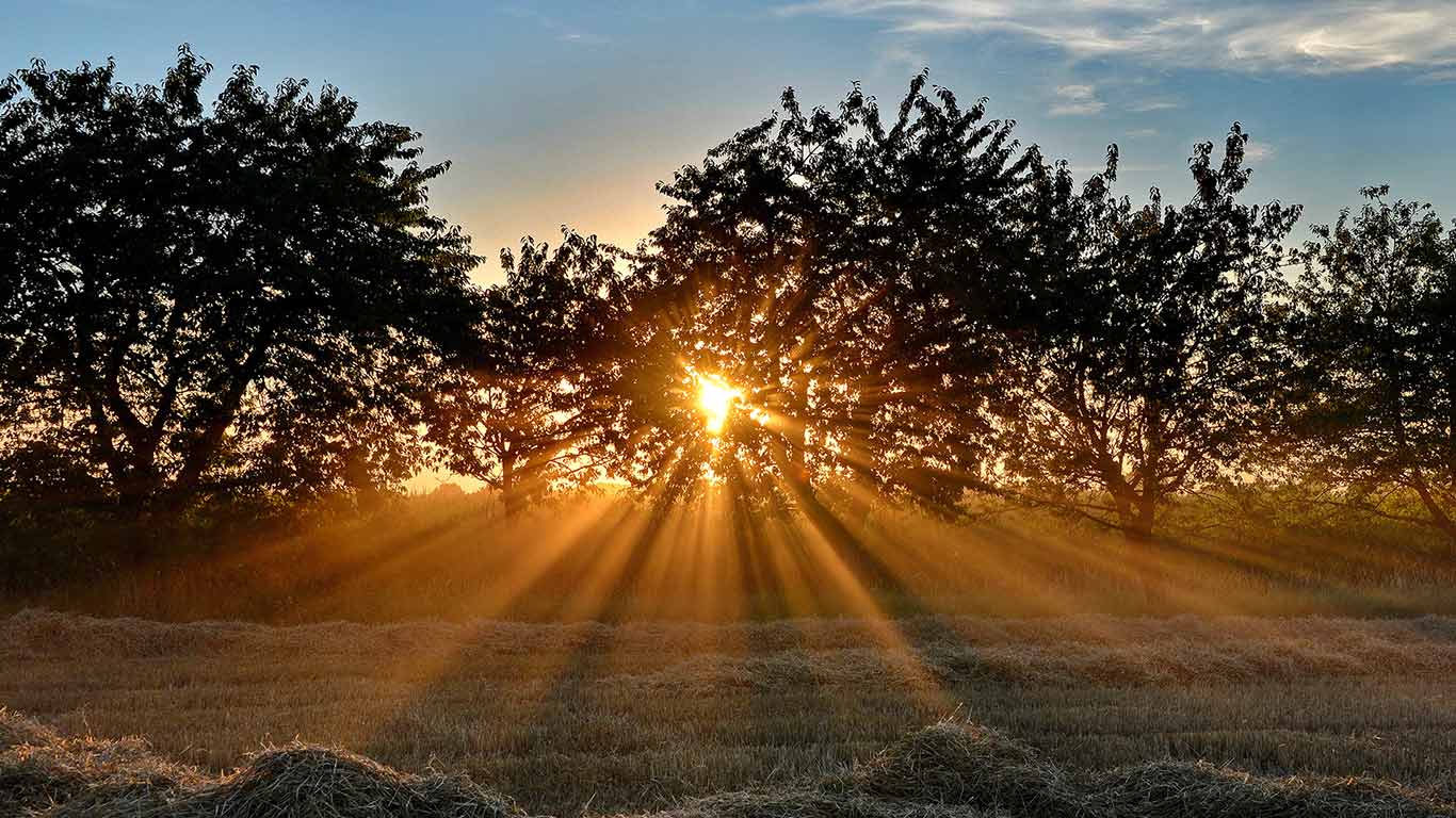 Sonnenuntergang in der Nähe von Hetzles, Fränkische Schweiz, Bayern, Deutschland (© Rüdiger Hess/geo-select FotoArt)(Bing Deutschland)