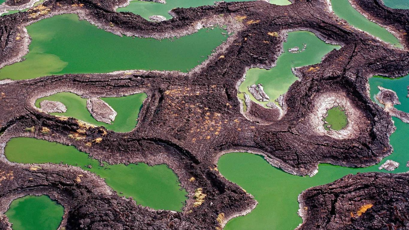 Lava rock pools at the southern end of Lake Turkana, in Kenya (© Nigel Pavitt/Corbis)(Bing Canada)