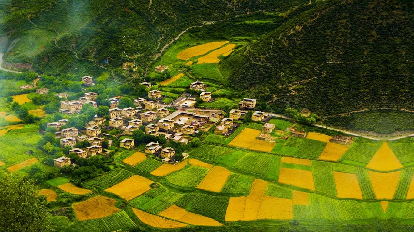 西藏芒康，错落有致的景色 (© Aldo Pavan/Lonely Planet Images/Getty Images)(Bing China)