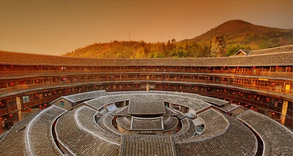 中国福建传统住房，客家土楼 (© fototrav/Vetta/Getty Images) &copy; (Bing China)