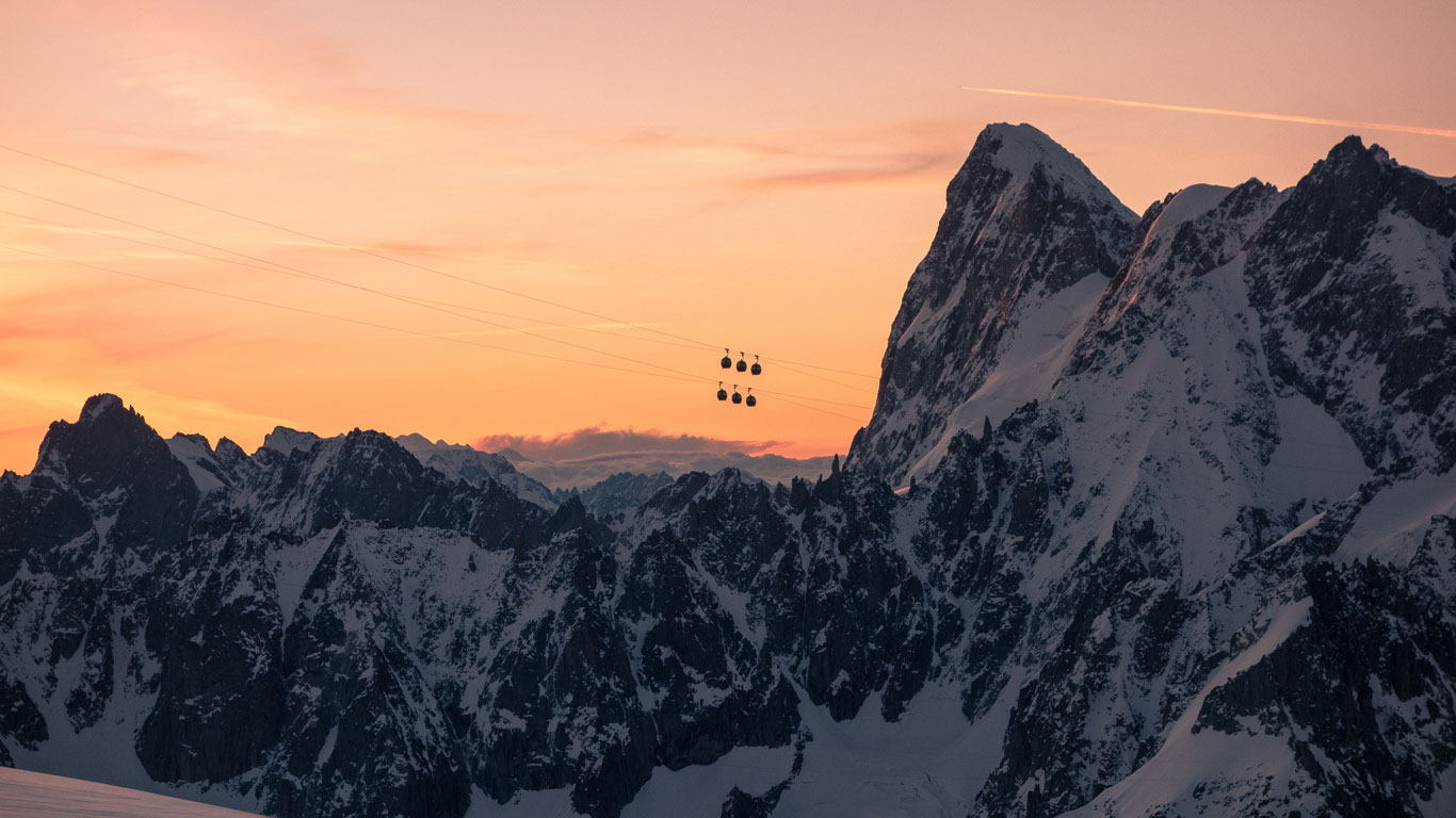 Vue depuis le refuge des Cosmiques sur les Grandes Jorasses, massif du Mont-Blanc, Alpes françaises (© Asmus Nørreslet/500px)(Bing France)