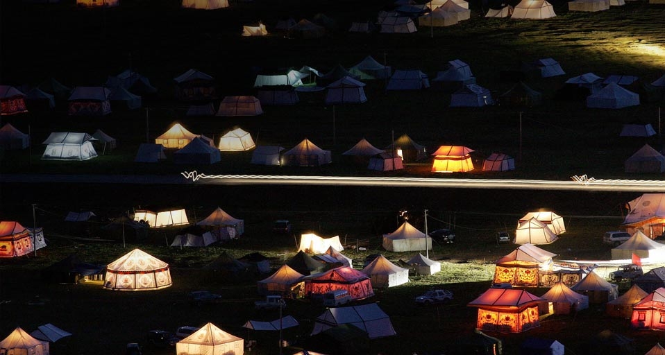 四川理塘县的赛马节 -- LIU JIN/AFP/Getty Images &copy; (Bing China)