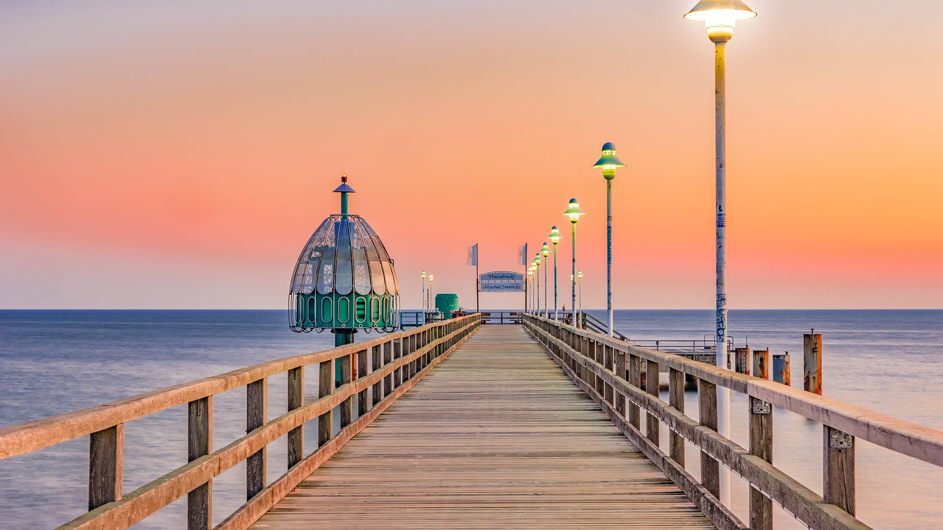 Zinnowitz pier on Usedom island in the Baltic Sea, Germany (© Frank Günther/Getty Images)(Bing China)