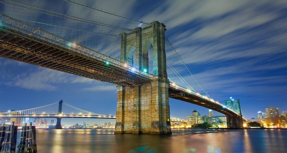 纽约市的布鲁克林大桥 -- Gavin Hellier/Getty Images &copy; (Bing China)
