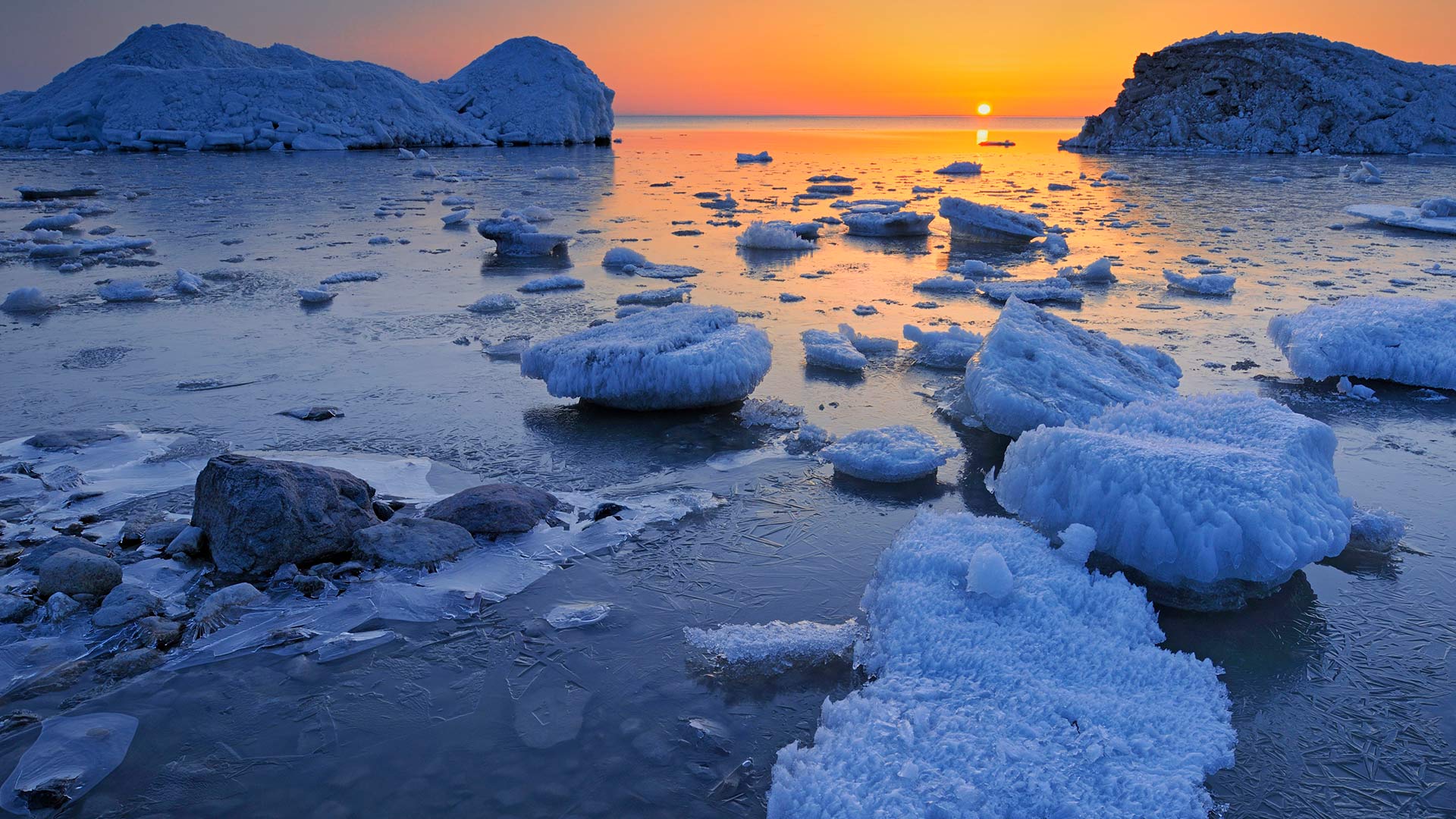 温尼伯湖沿岸的春日冰雪，曼尼托巴 (© Mike Grandmaison/Jaynes Gallery/DanitaDelimont.com)(Bing China)