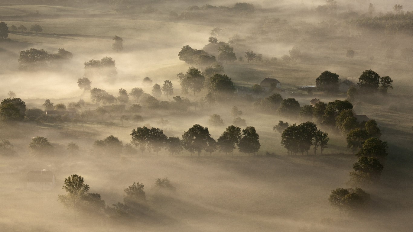 Brume matinale dans le Causse de Gramat, Lot, Massif central (© Jean-Daniel Sudres/hemis.fr/Getty Images)(Bing France)