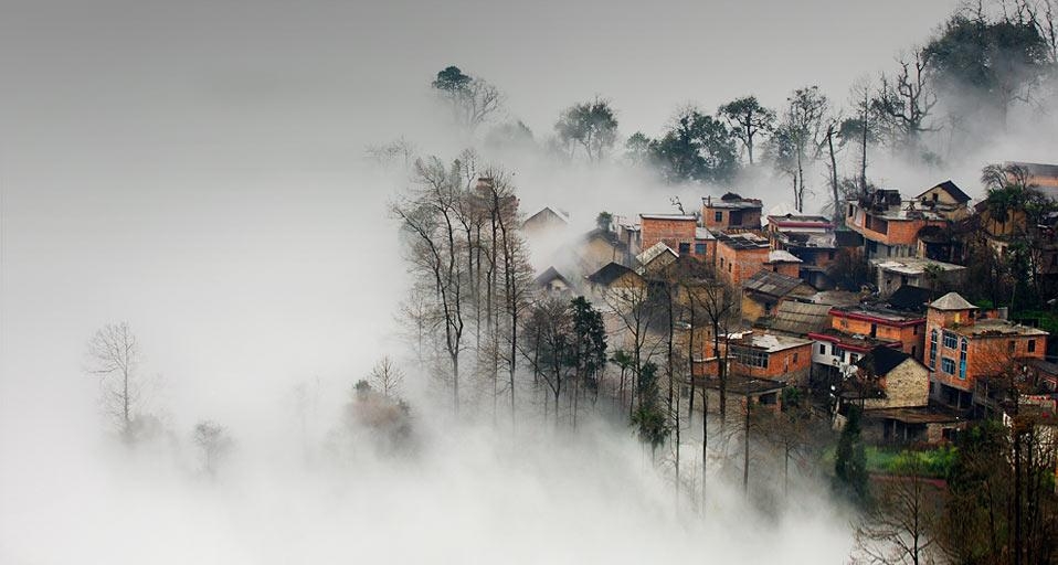 雾气弥漫的云南村庄 (© Thank you for your appreciation/Flickr/Getty Images) &copy; (Bing China)