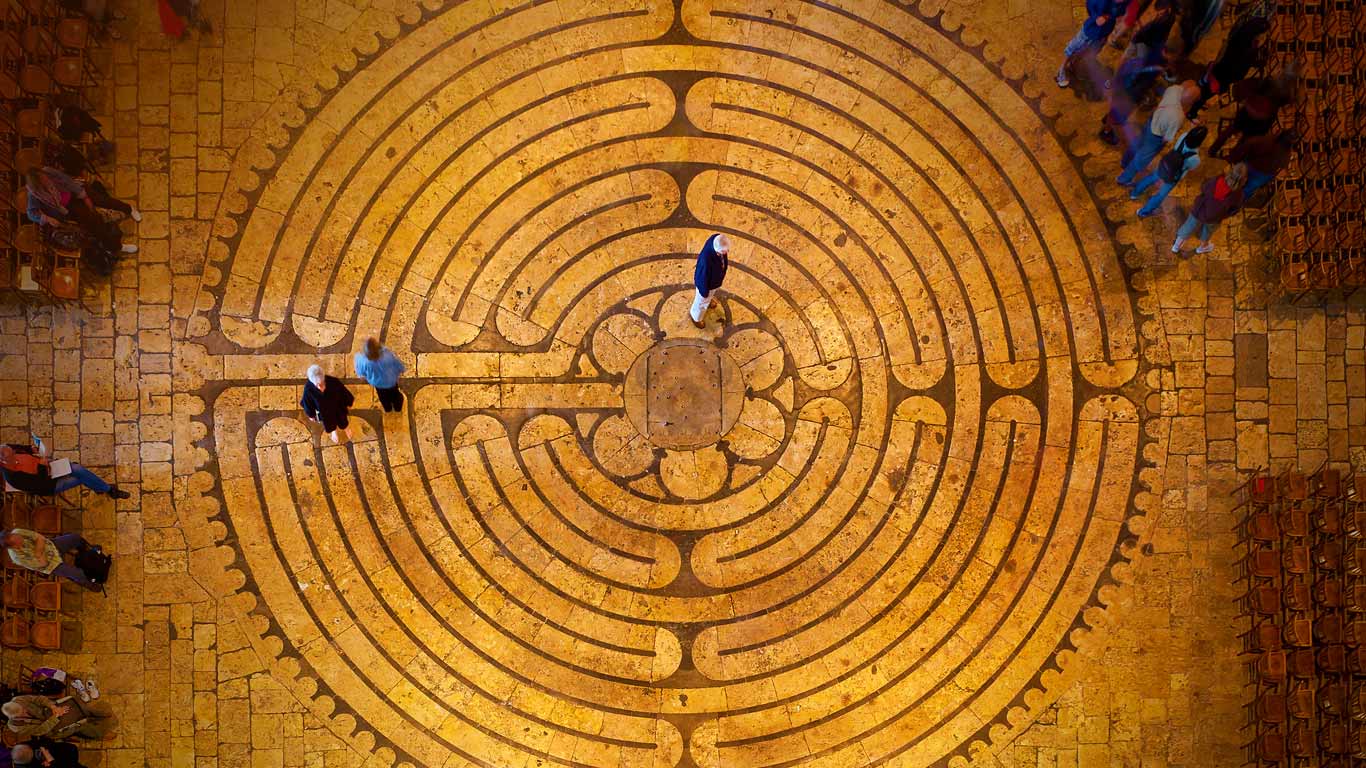 法国，夏特尔，迷宫般的大教堂 (© Sylvain Sonnet/Getty Images)(Bing China)
