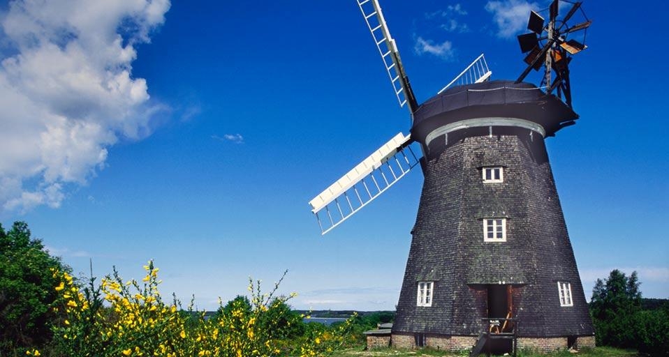 Die Holländerwindmühle in Benz, Usedom  (© Konrad Wothe/LOOK/Getty Images) &copy; (Bing Germany)